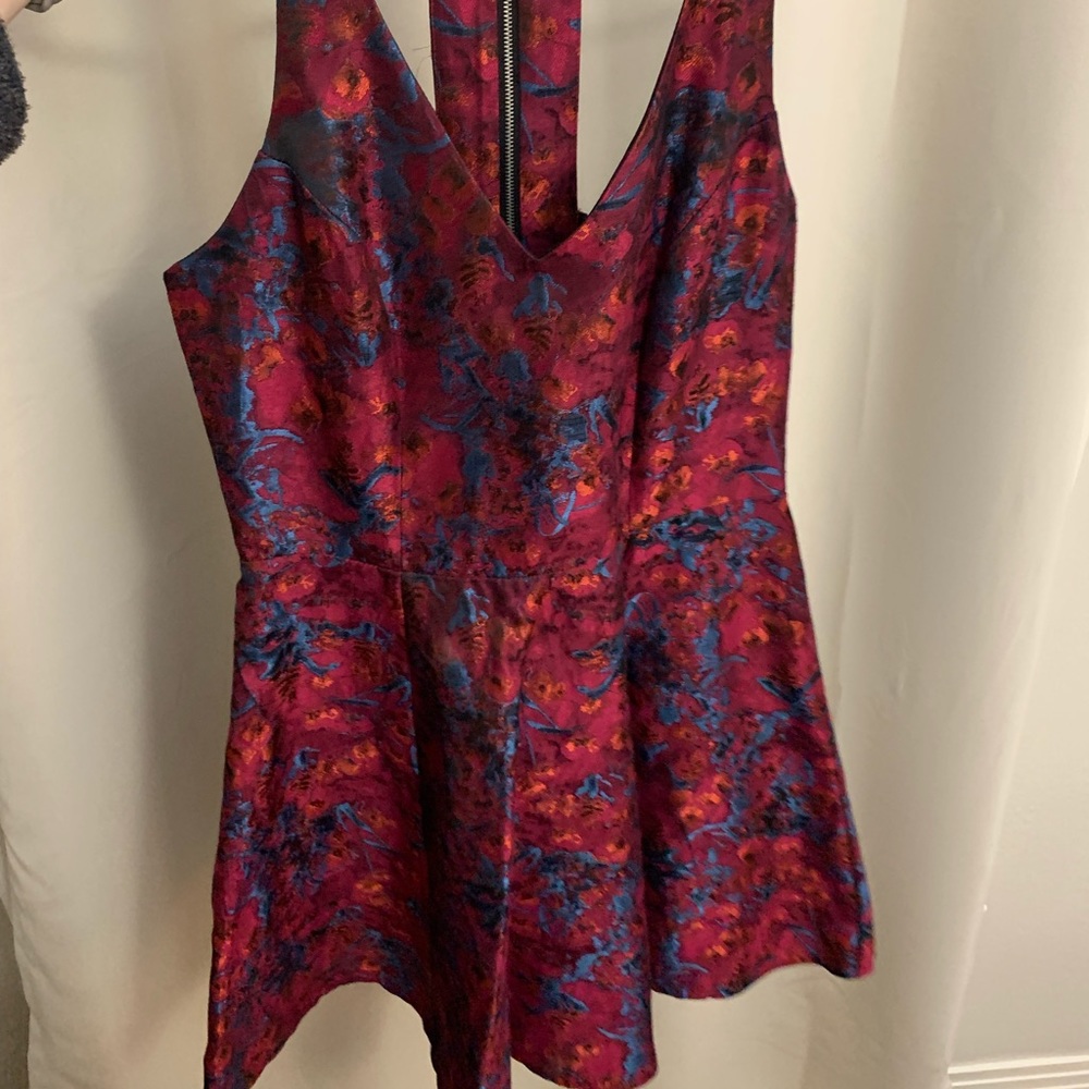 Beautiful cocktail dress - size medium. Perfect condition. Worn once.
